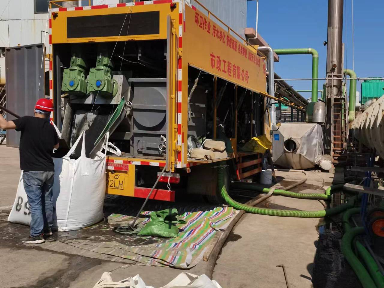 巴塘淤泥压干处理